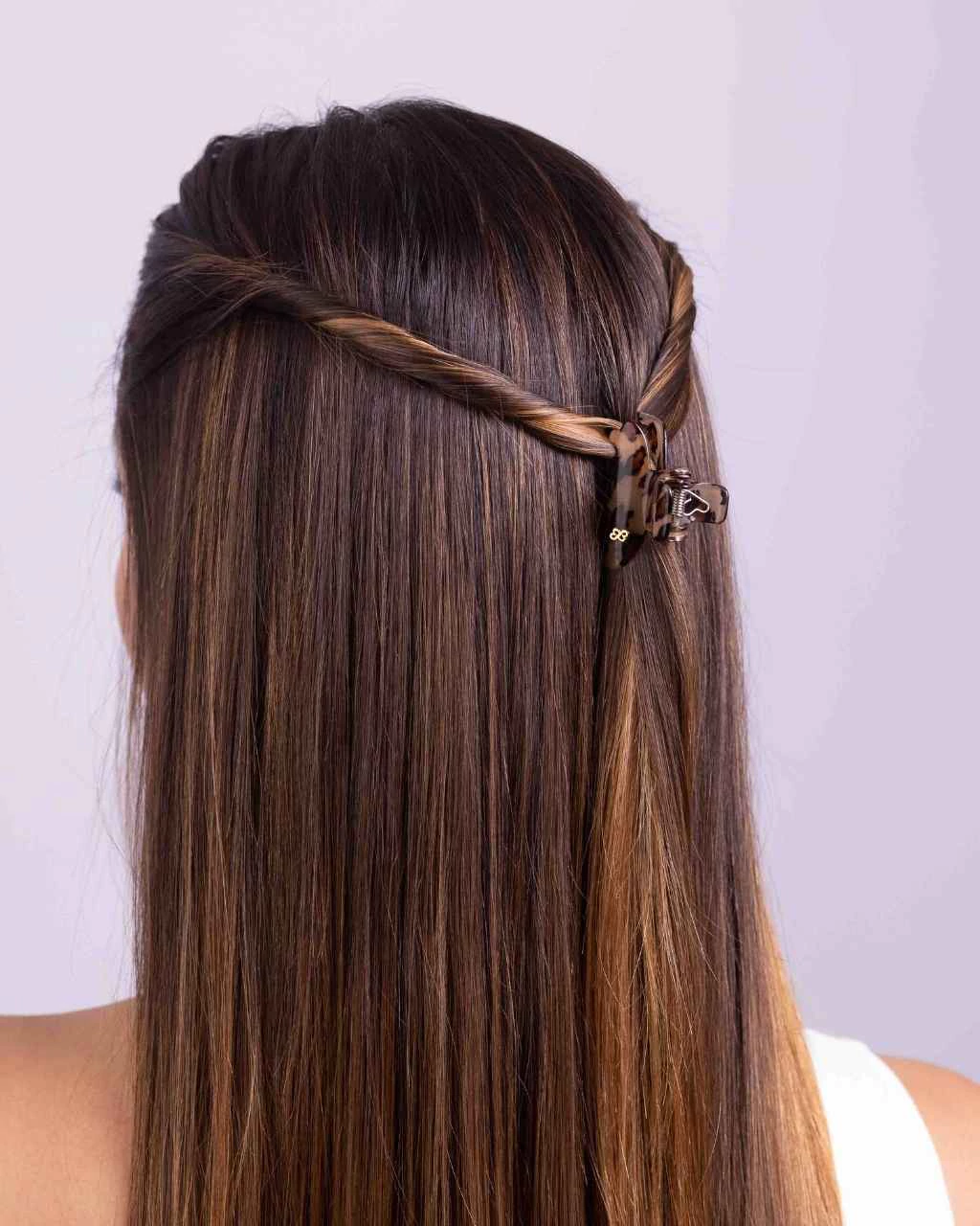 Prendedor em uso no cabelo